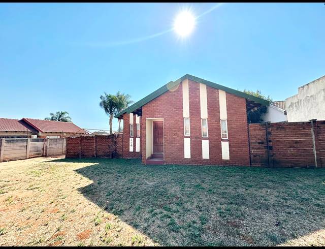 2 BEDROOM HOUSE FOR SALE IN FLORA PARK